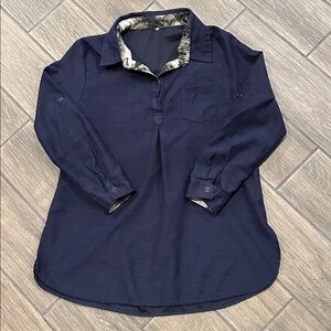 Womens Navy Blue Tunic. 3/4 Button Neckline. Rollup sleeve option. Size Large.